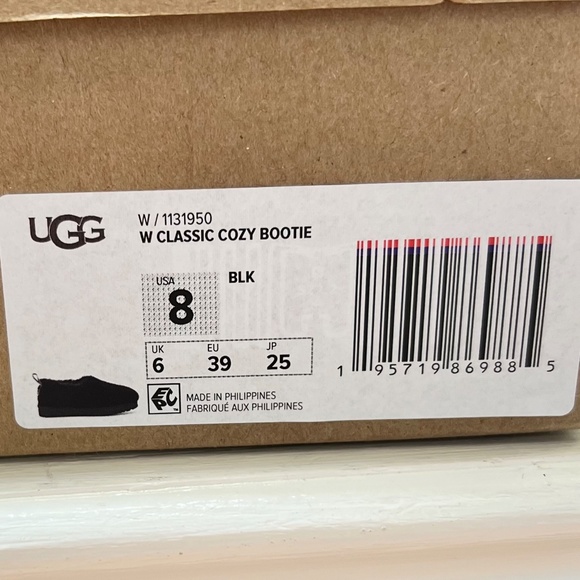 Ugg Classic Cozy Bootie- Women Size 8 - Picture 6 of 10